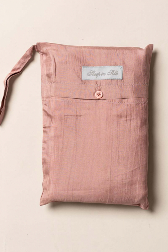 Reselakan siden 115 x 220 cm rosa i gruppen Reseprodukter / Reselakan i siden hos Sleep in Silk (reselakrosa32)