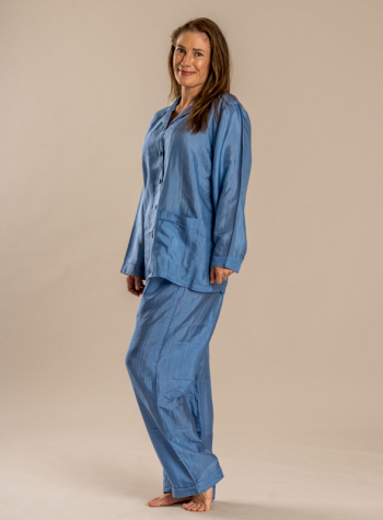 Sidenpyjamas, jeansblå i gruppen Sovplagg  / Pyjamas hos Sleep in Silk (silkepyjamkort2)